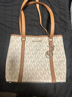 Micheal Kors purse
