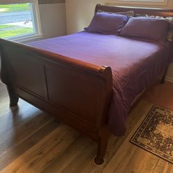 Queen Sized Sleigh Bed