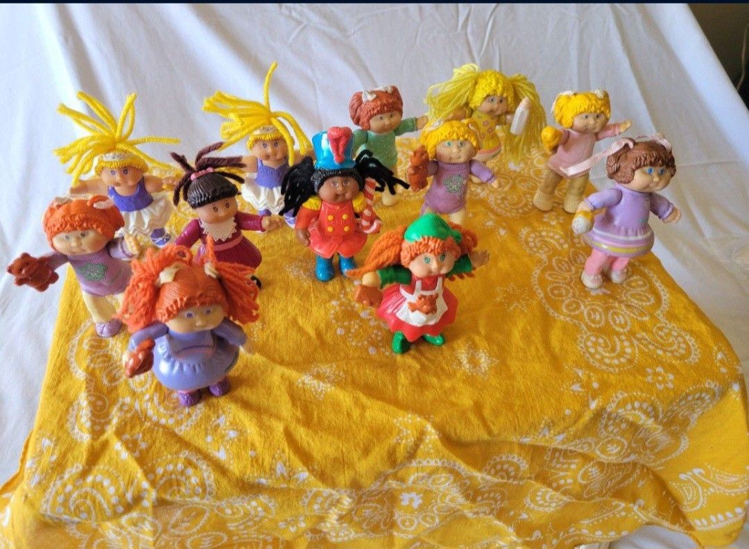 Cabbage Patch Figure Dolls All 12 For