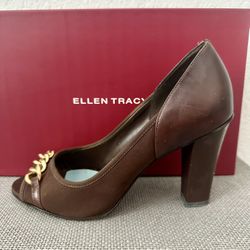 Ellen Tracy Women’s Heels With Gold Chain Accent, 6.5