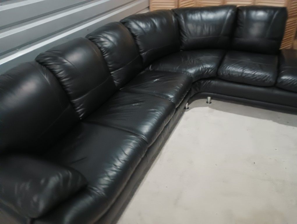 SECTIONAL GENUINE LEATHER BLACK COLOR.. DELIVERY SERVICE AVAILABLE 🚚⚡🚚