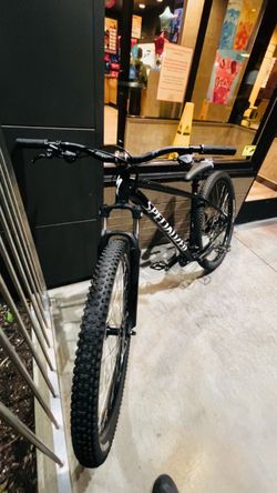 Specialized rockhopper, large frame, 29 inch wheels, black