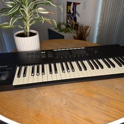 Native Instruments Komplete Kontrol S49 – MIDI Keyboard Controller