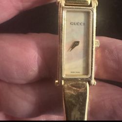 Authentic Vintage Gucci Gold Watch – Swiss Made