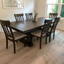 Dining Table 118D  42W  30H with 6 matching chairs