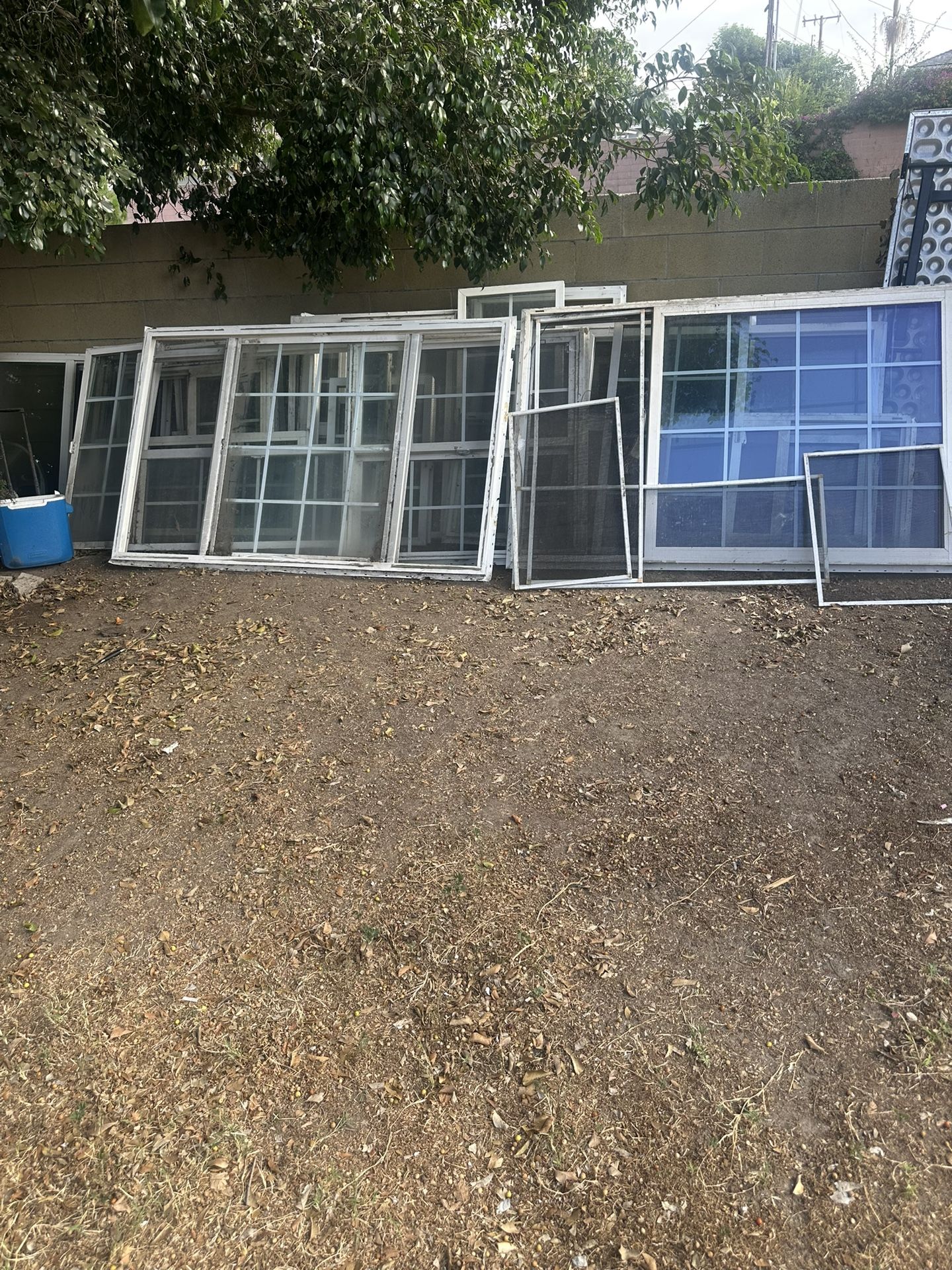 Double Pan Windows There In Good Shape Just Need To B Cleaned Up A Little