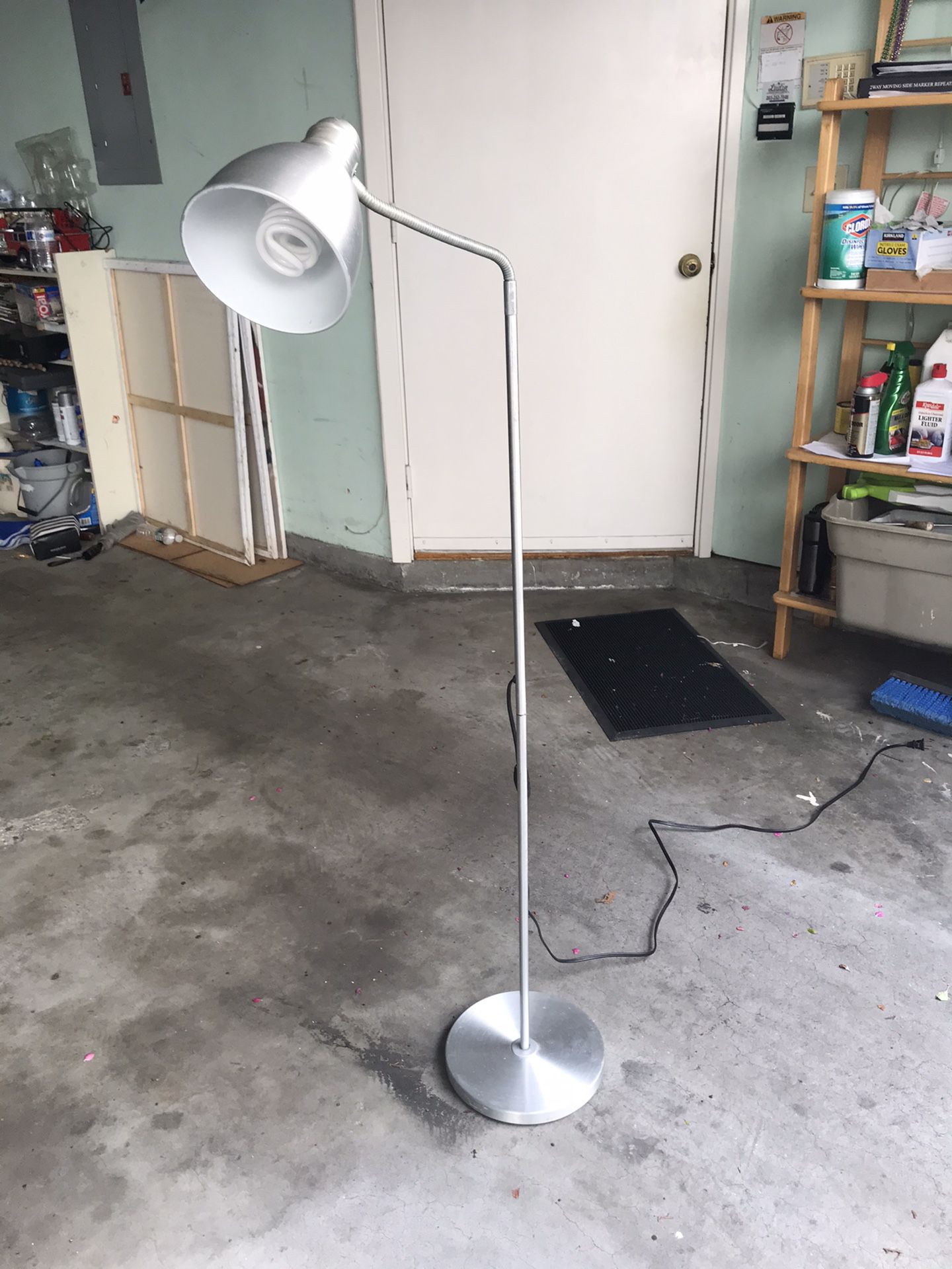 Flexible floor lamp
