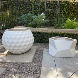 XL Modern White Resin Planters for Sale in San Clemente, CA - OfferUp