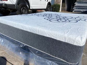 Cal King Bamboo Cool Gel Memory Foam!!