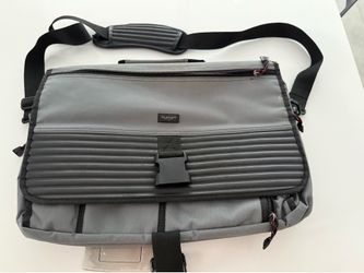 The U.S. Luggage Gray/Black Nylon 15in Laptop Messenger Shoulder Bag is a stylish and practical accessory for carrying your laptop on-the-go. Made of 