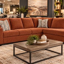 🍂 Beautiful Rust Sectional with Chaise! 🍂