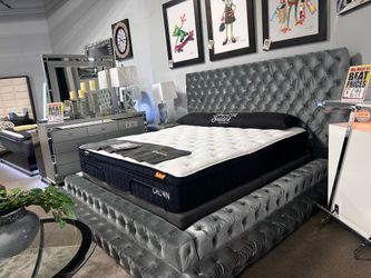 Beautiful platform bed! $1099 🏠🩶✨ available in black!
