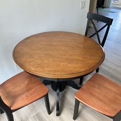 Round Dining Table With Chairs