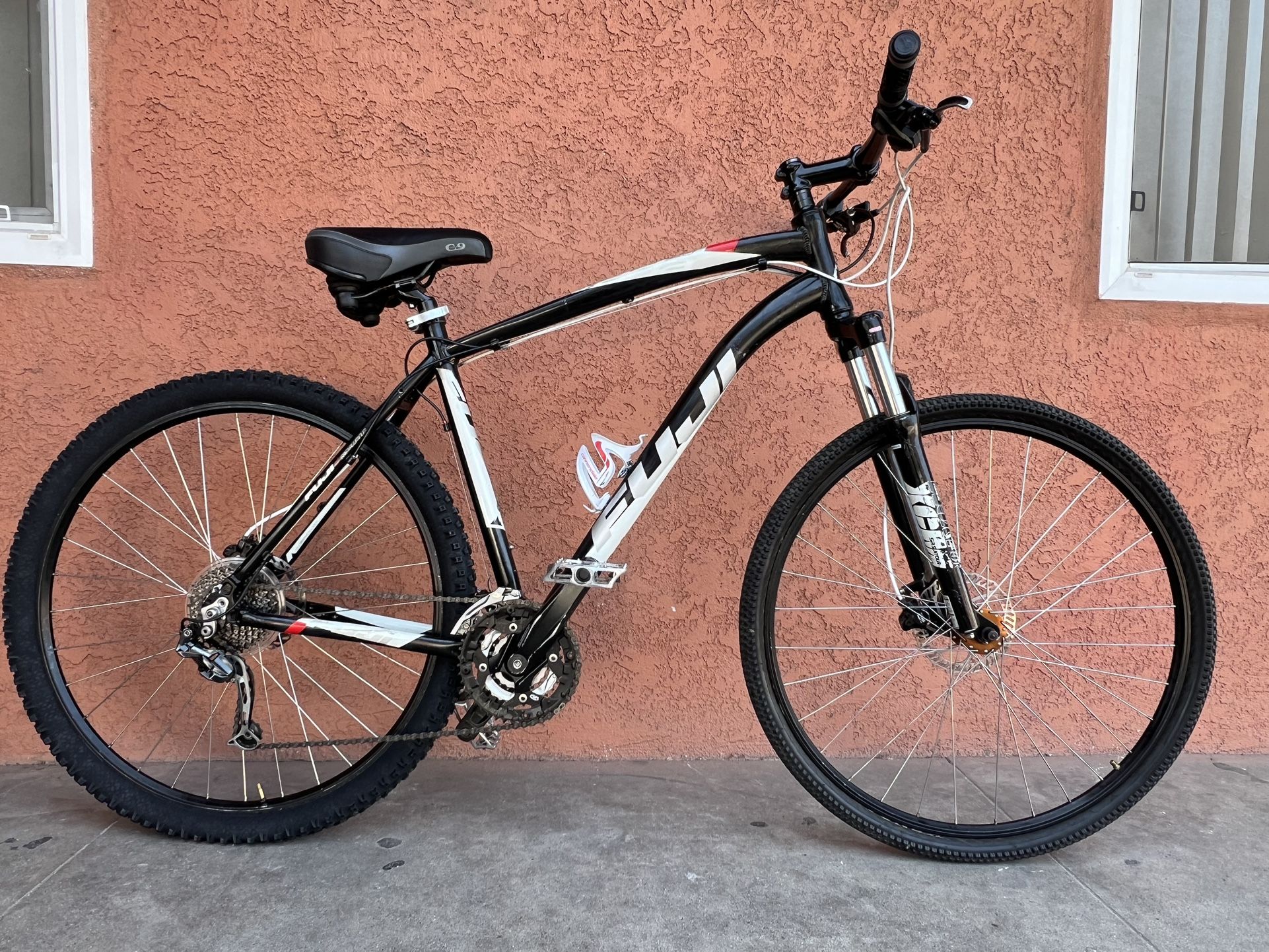 Fuji Nevada 2  29erBike (M/L)