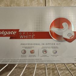 COLGATE TEETH WHITENING KITS 
