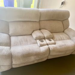Fully Reclining Loveseat With Adjustable Headrests 