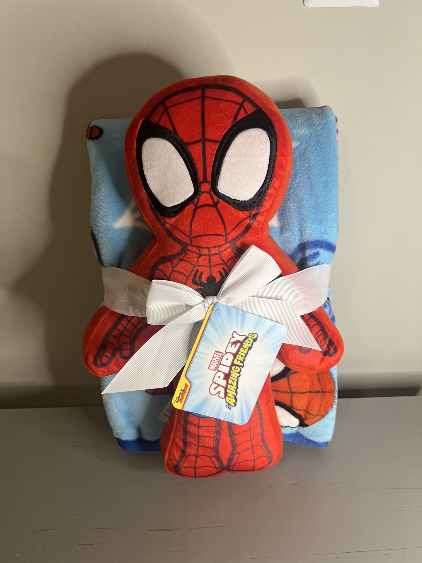 Spider-Man Shaped Pillow & Throw Set
