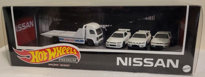 hot wheels nissan skyline- gtr hauler set rare