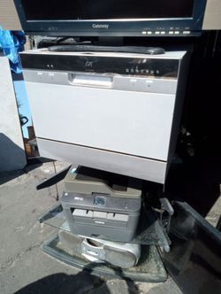 SPT Countertop Dishwasher