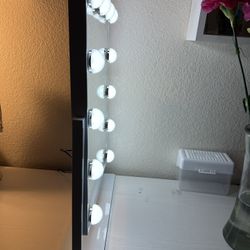 Vanity mirror with lights 