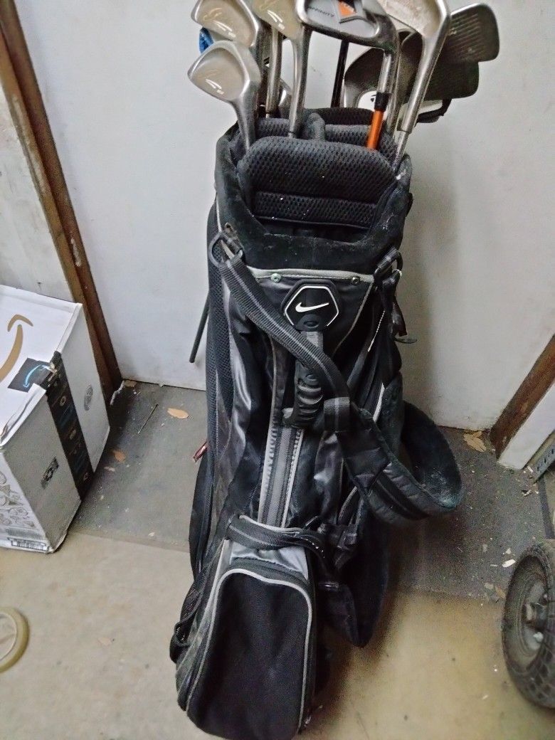 Golf Course Nike Bag Complete With Club And Ball