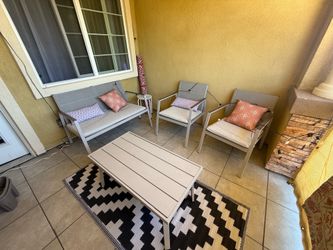 4 piece patio/outdoor furniture set
