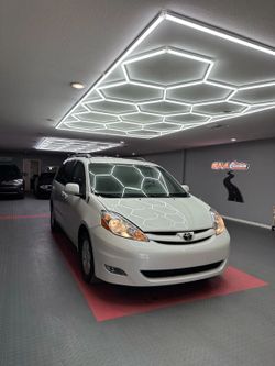 2009 TOYOTA SIENNA XLE v6 1-owner