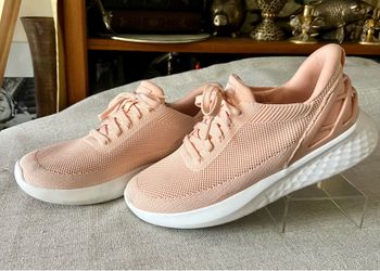 Kizik Athens Women's Running Shoes, Size 8 Wide, Peach, Hands-Free