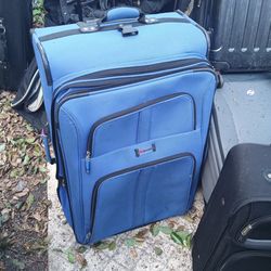 NICE LARGE PULL ALONG LUGGAGE