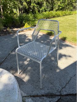 Bludot blu dot chair