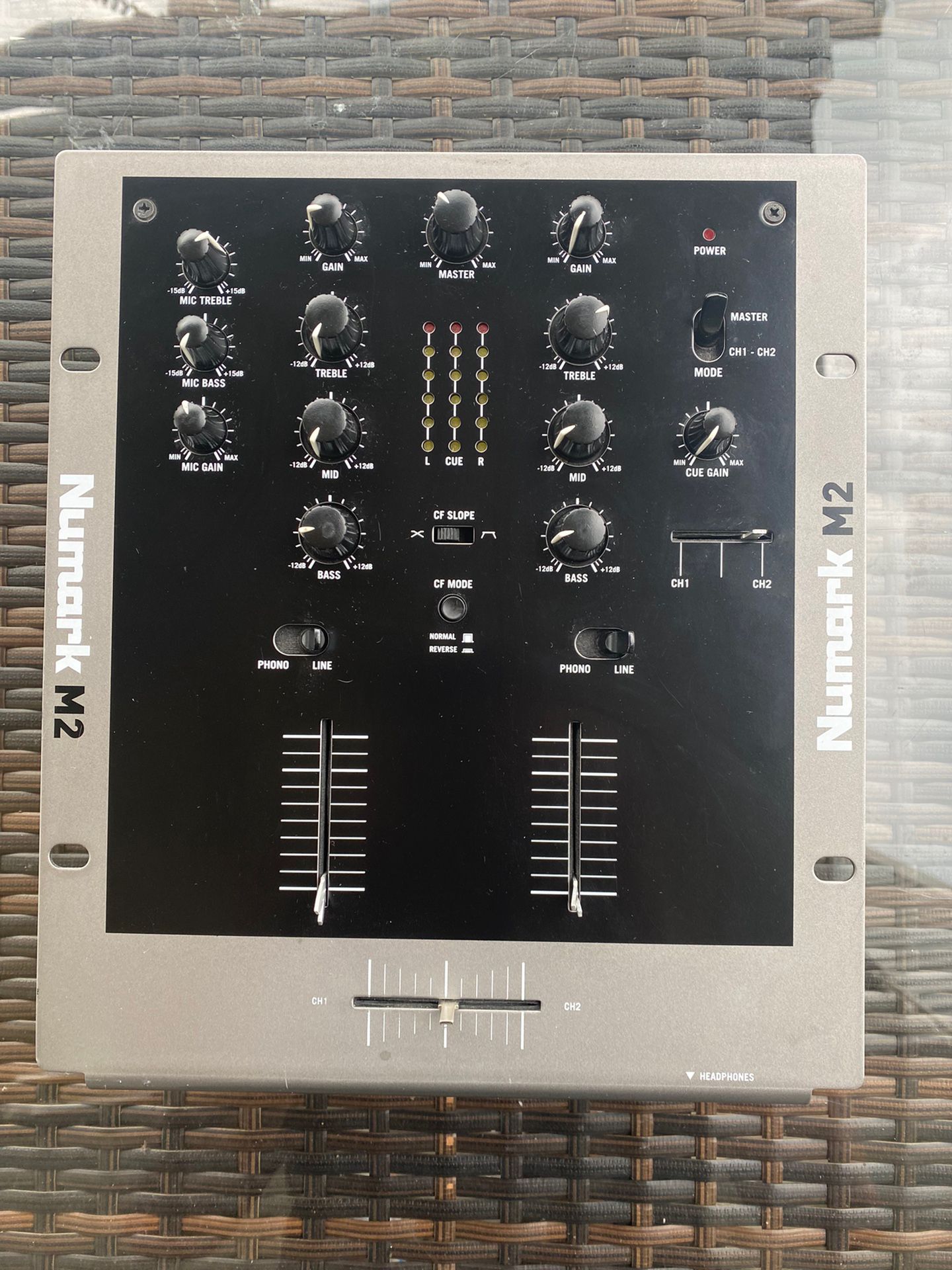 Numark M2 - DJ Mixer