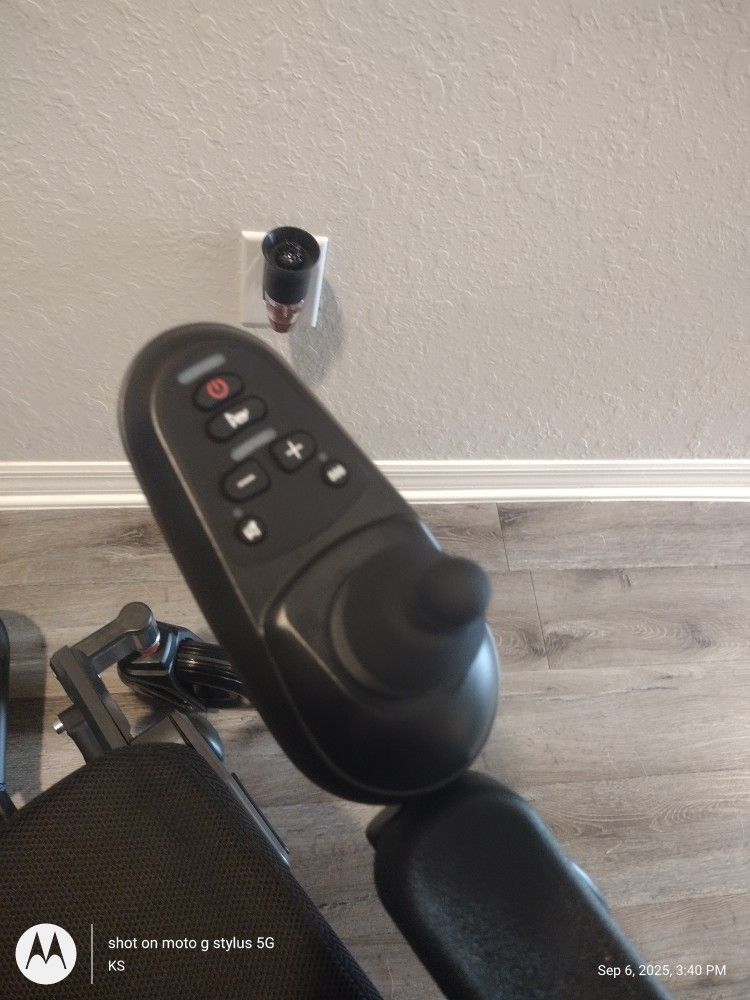 Brand New Collapsible Electric Chair 