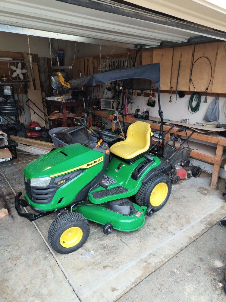 John Deere S170 Riding Lawn Mower