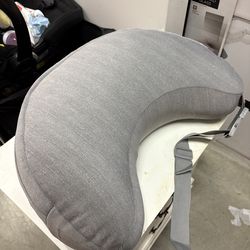 Frida adjustable nursing pillow
