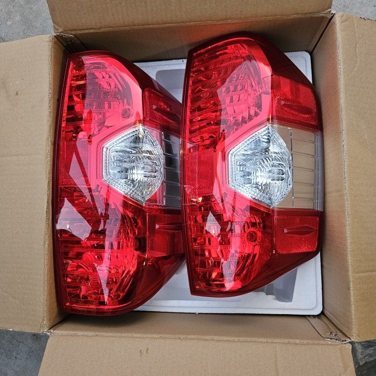 2021 Tundra Oem Tail Lights With Bulbs In Like New Condition