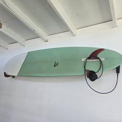 TNT Surfboard In Excellent Condition ⁹
