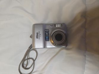 Camera Nikon Coolpix L4 4.0 Three Times