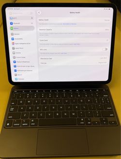 iPad Pro M4 with Magic Keyboard
