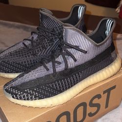 Yeezy 350 v2 Carbon