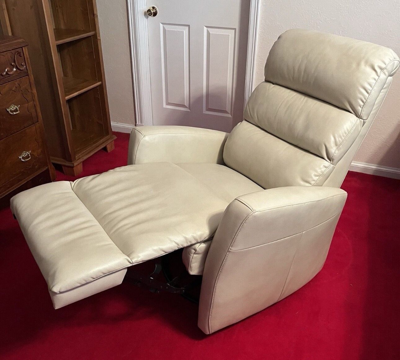 Khloe Swivel Glider Recliner Chair Cream Off White 35 D x 31"W x 41"H. Weight 84 Lbs Lazy Boy Sofa