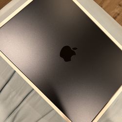 MacBook Air 13.6 inch Excellent Condition
