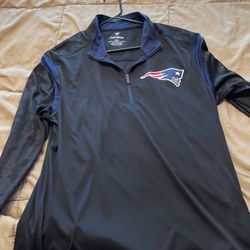 New England Patriots Light Weight Pull Over Size Large 