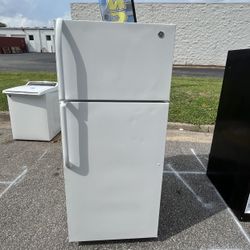 GE fridge $425 18cu 