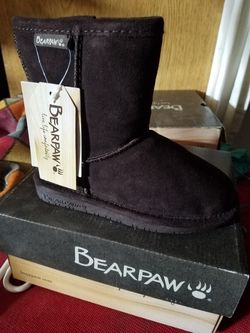 Girl Bearpaw boots size t11