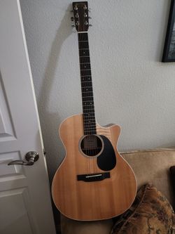 Acoustic Electric Guitar: Martin & Co.