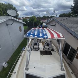 BOTE A LA VENTA CON TRAILER INCLUIDO