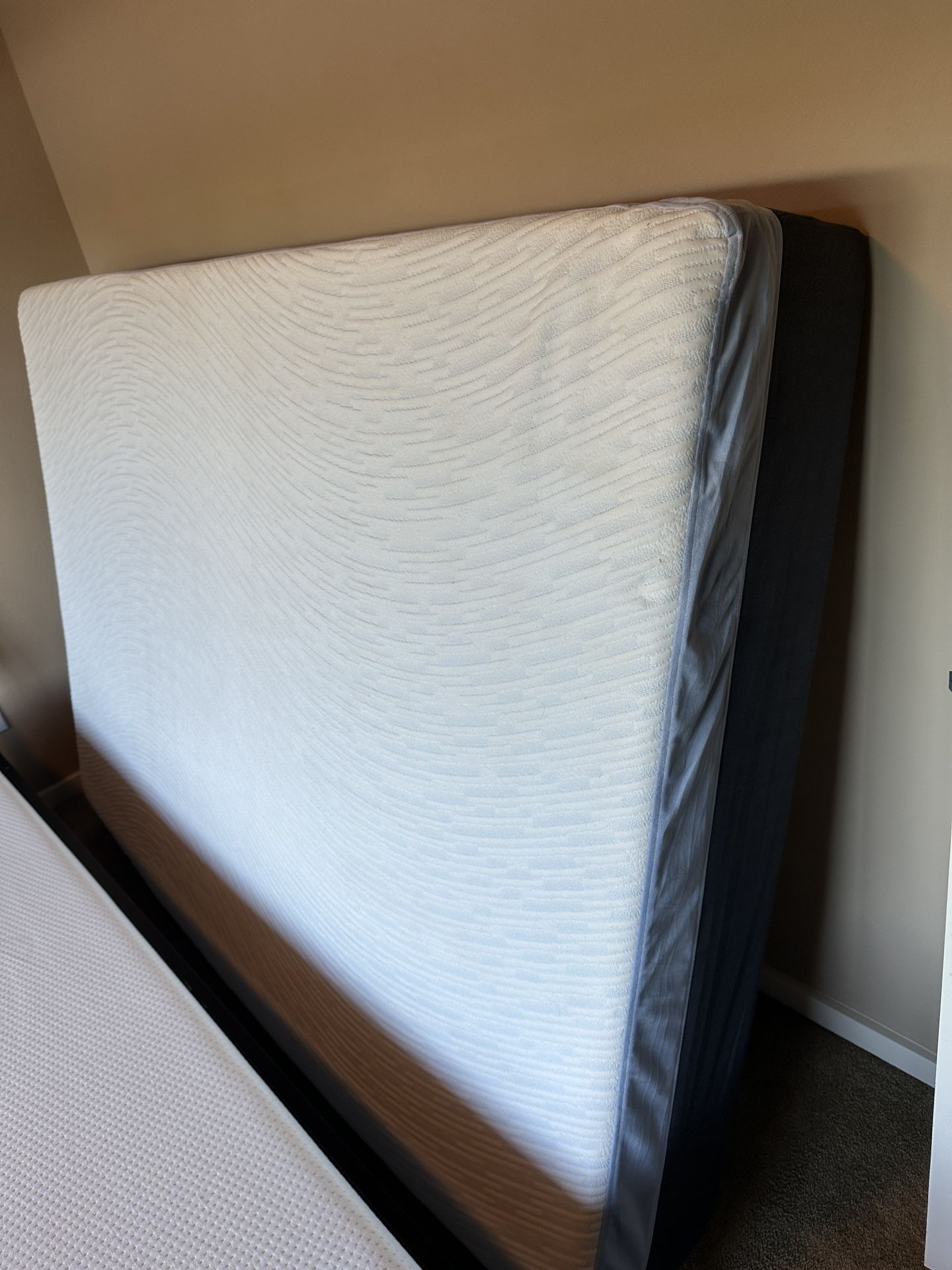 Full Size Medium Smooth Top Gel Memory Foam Mattress