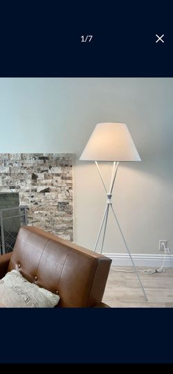 Tripod floor lamp BRAND NEW