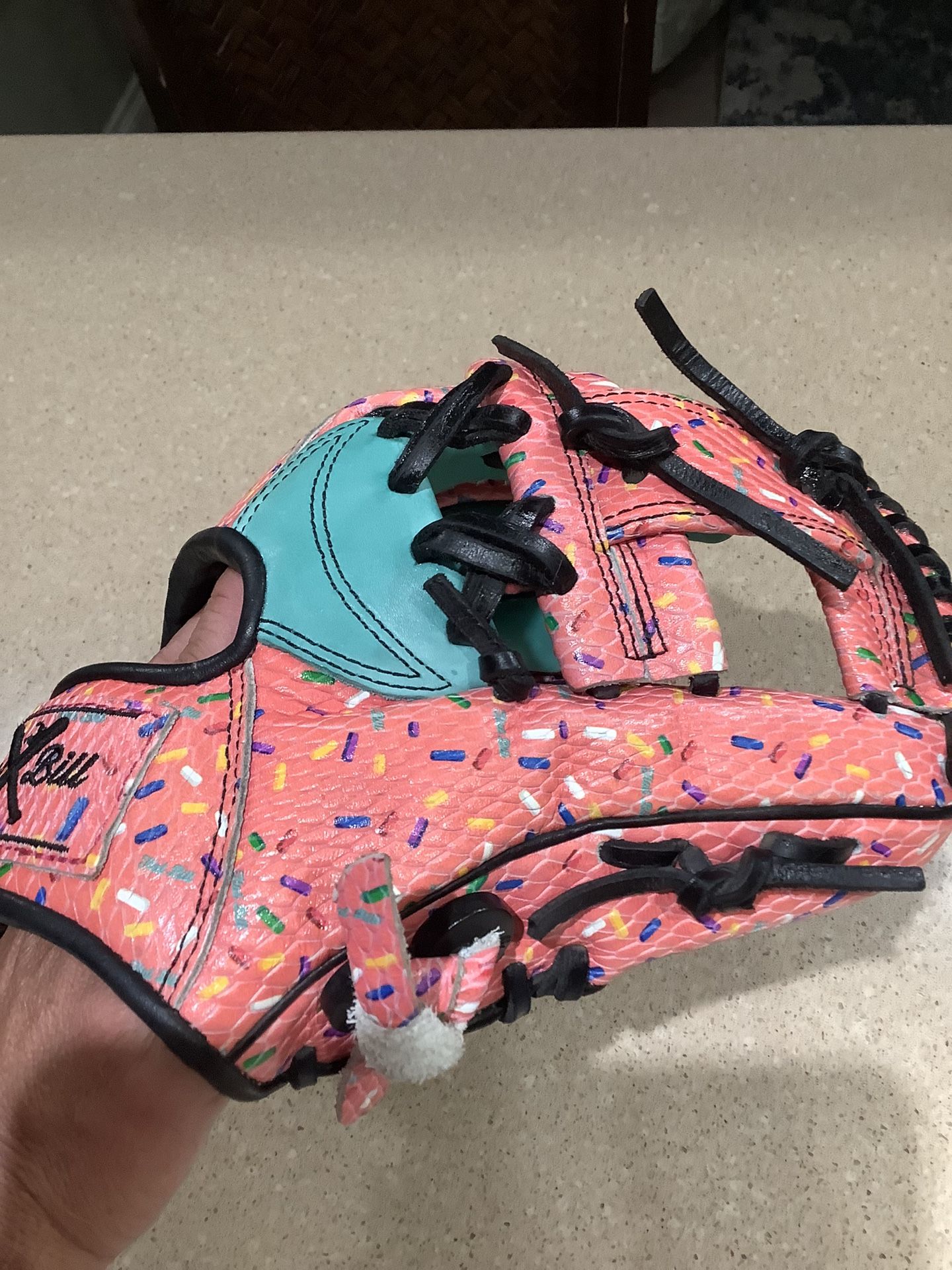 Flat Bill Baseball glove “Miami Series” 11.5