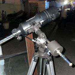 “Orion 80ST Refractor Telescope with Tripod - Excellent Condition”?